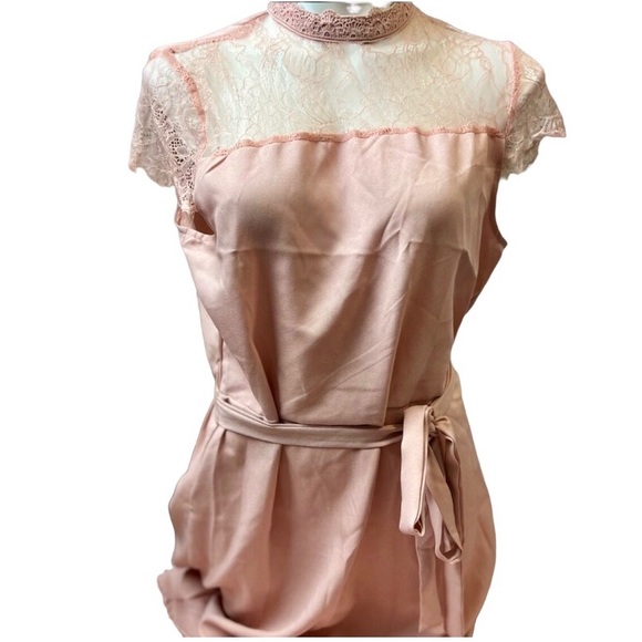 Lace Mini Dress 🎀 - Picture 4 of 8